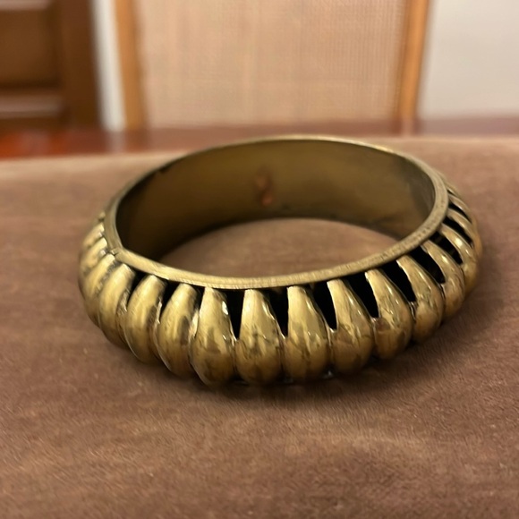 Vintage Brass Ethnic Scalloped Bangle Bracelet - Picture 1 of 3